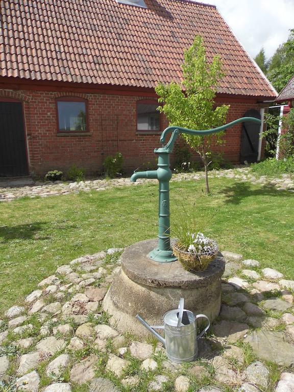 Red Bird Farm Bed & Breakfast Ystad Dış mekan fotoğraf