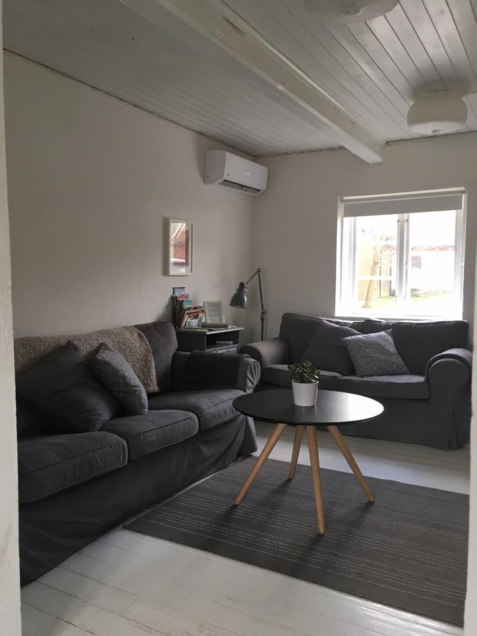 Red Bird Farm Bed & Breakfast Ystad Dış mekan fotoğraf